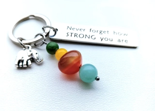 Barevná klíčenka HAPPY s nápisem  