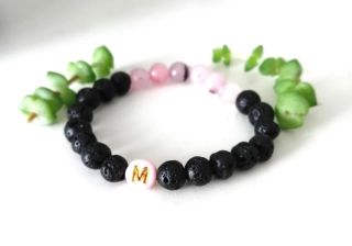 Dětský lávový náramek s Jaspisem a písmenem "M"